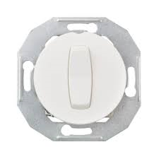 Renova Socket outlet 1 y earthed white NEK 502 main